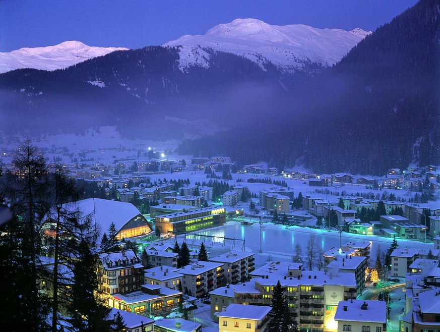 ZUM JAHRESTREFFEN DES WORLD ECONOMIC FORUM (WEF) IN DAVOS, VOM MITTWOCH, 20. JANUAR BIS SAMSTAG, 23. JANUAR 2016, STELLEN WIR IHNEN FOLGENDES BILDMATERIAL ZUR VERFUEGUNG - [Stockbild] Village. Dorf. D ...