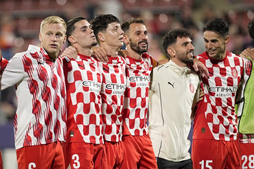 Nachrichten Linkding epa11676294 Players of Girona celebrate winning the Champions League soccer match between Girona FC and Slovan Bratislava, in Girona, Catalonia, Spain 22 October 2024. EPA/DAVID BORRAT