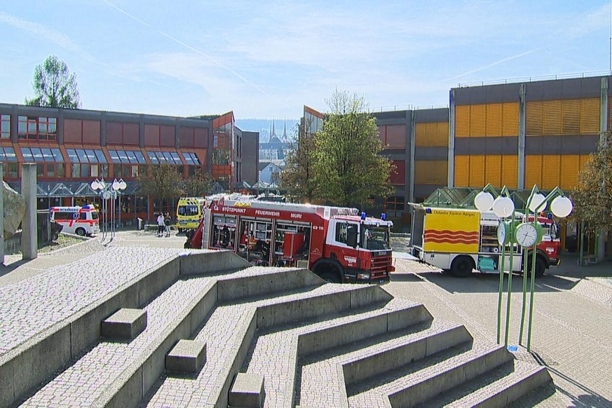 Feuerwehr und Ambulanz an der Oberstufe in Muri AG