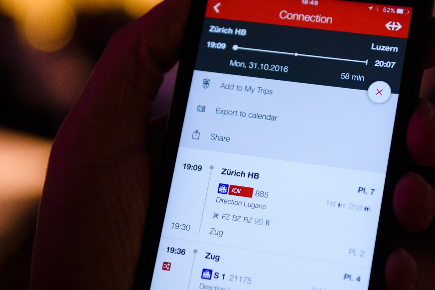 Die neue Mobile App der SBB beim Community Abend der SBB-User-Community, fotografiert am Montag, 31. Oktober 2016, in Zuerich. (KEYSTONE/Manuel Lopez)