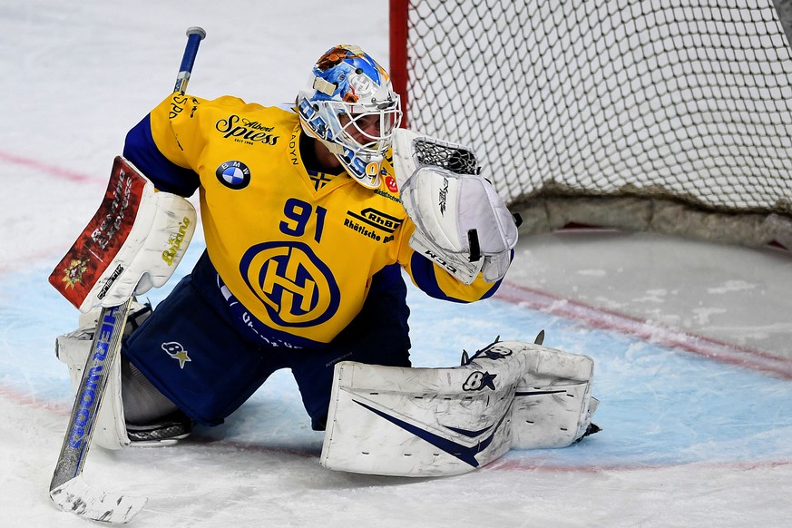 Davos Goalie Gilles Senn in Aktion beim Eishockey-Qualifikationsspiel der National League A zwischen dem HC Davos und dem HC Lugano, in der Resega Eishalle in Lugano am Sonntag, 8. Januar 2017. (KEYST ...