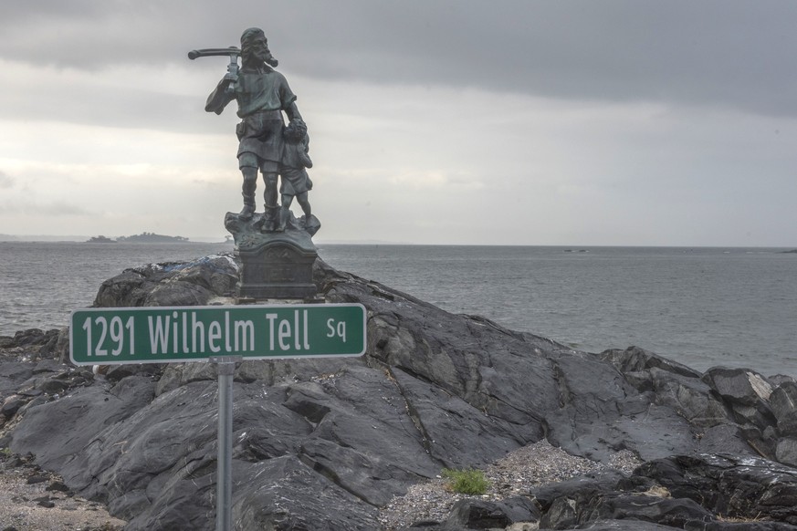 Eine Kopie der Wilhelm Tell Statue von Altdorf steht auf der kleinen Insel &#039;&#039;Rat Island&#039;&#039; vor dem Stadtteil Bronx, New York, USA. Der Schweizer Kuenstler Gerry Hofstetter hat die A ...