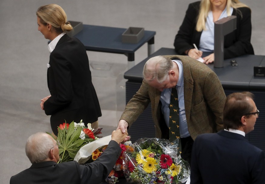 epa06285873 The co-chair of the parliamentary group of the right-wing &#039;Alternative fuer Deutschland&#039; (AfD) party, Alexander Gauland (R), congratulates the newly-elected President of the Germ ...