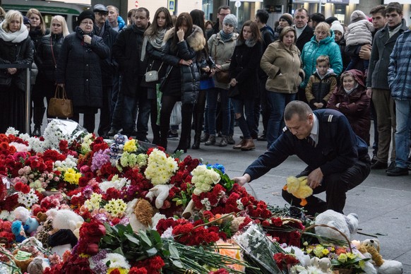 Trauer in Russland: Tausende gedenken den Opfern des Absturzes.