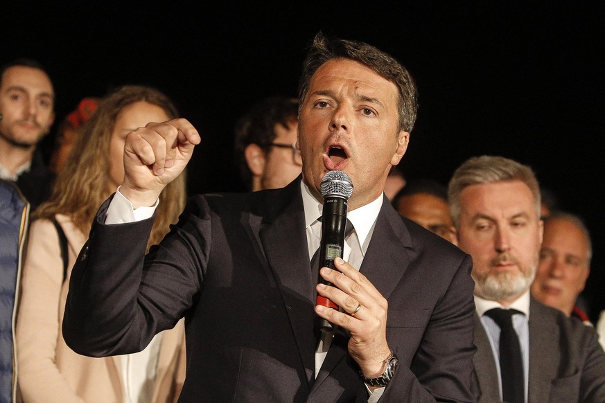 epa05937984 Former Italian premier Matteo Renzi addresses supporters after winning the Democratic party&#039;s primary elections and gaining leadership of Italy&#039;s ruling Democratic Party (PD) par ...