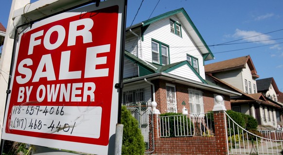 epa06106985 (FILE) - A file photo of a real estate sign in front of a house in Queens, New York on 06 June 2007. The US National Association of Realtors reported 24 July 2017 that the sales of existin ...