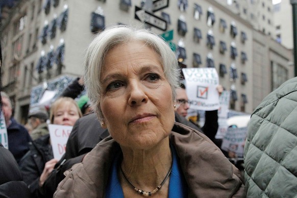 Green Party presidential nominee Jill Stein arrives for a news conference outside Trump Tower in Manhattan, New York City, U.S. on December 5, 2016. REUTERS/Brendan McDermid/File Photo