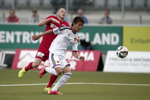 Stefan Glarner bringt Yoichiro Kakitani bei dessen FCB-Debüt penaltyreif zu Fall.&nbsp;