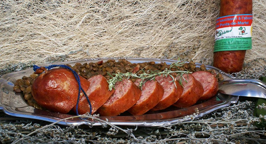http://www.terroir-tourisme.com/fr/neuchatel/saucisson-labsinthe saucisson neuchâtelois à l&#039;absinthe wurst schweizer schweiz essen food fleisch