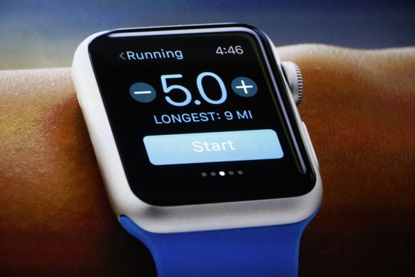 An Apple Watch is shown during an Apple event at the Flint Center in Cupertino, California, September 9, 2014. REUTERS/Stephen Lam (United States - Tags: SCIENCE TECHNOLOGY BUSINESS)