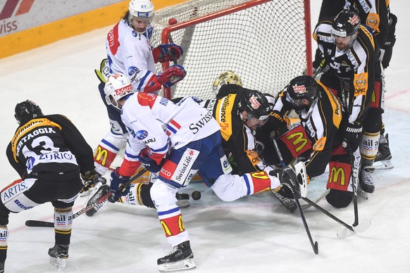 From left Lugano’s player Alessio Bertaggia, Zurich&#039;s player David Rundblad, Zurich&#039;s player Roman Wick Lugano’s player Alessandro Chiesa, Lugano’s player Philippe Furrer and Lugano’s player ...