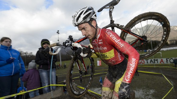 Le champion Suisse Julien Taramarcaz en action lors du championnat suisse de cyclocross 2015 ce dimanche 11 janvier 2015 au Centre Mondial du Cyclisme a Aigle. (KEYSTONE/Laurent Gillieron)