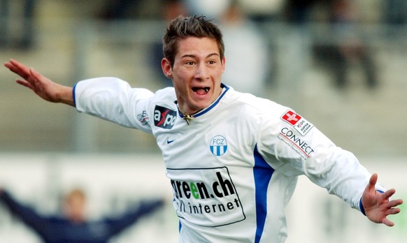 FC Zuerich&#039;s kurz zuvor eingewechselter Kresimir Stanic freut sich am Sonntag, 7. Maerz 2004, im Super League Fussball Meisterschaftsspiel gegen den FC Wil im Letzigrund ueber seinen Treffer zum  ...