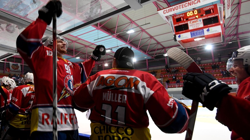 Ticino&#039;s player Colin Fontana, left, celebrates the victory after the Swiss Ice Hockey Cup round of 32 game between HC Biasca Ticino Rockets and SC Bern, at the ice stadium in Biasca, Switzerland ...