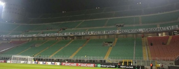 Die «Curva Nord» von Inter ist menschenleer, dafür hat sie eine klare Botschaft an die Mannschaft: «Vier Niederlagen in fünf Spielen. Das ist, was ihr verdient für euer würdeloses Engagement. Schämt e ...