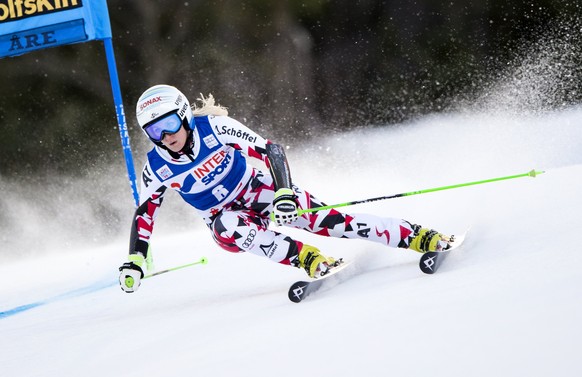 Eva-Maria Brem flitzt auf den zweiten Platz. Nur sieben Hundertstel hinter Lindsey Vonn.