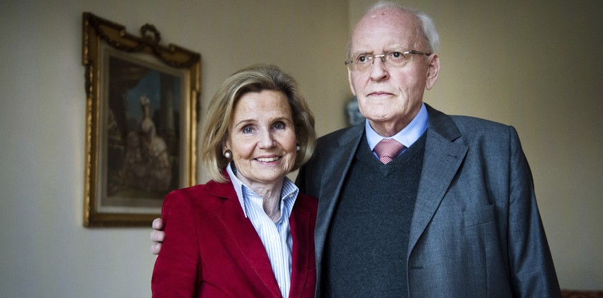 In this March 10, 2015 photo former German President Roman Herzog, right, and his wife Alexandra Freifrau von Berlichingen pose for a photo in the Goetzenburg castle in Jagsthausen, southern Germany.  ...