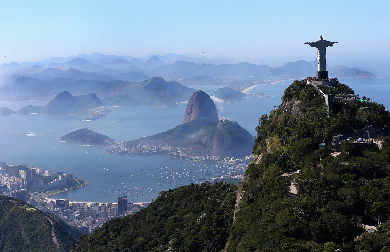 Die 38 Meter hohe Erlöser-Statue in Rio de Janeiro.