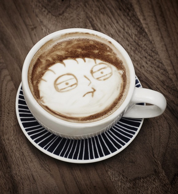 Stewie, der Rotzlöffel, sitzt in meinem Kaffee.