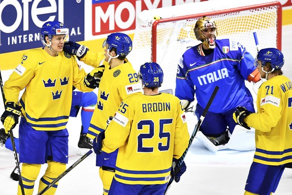 epa05959642 Sweden&#039;s forward Joel Eriksson Ek (L) celebrates with his teammates after scoring the 7-1 lead during the 2017 IIHF Ice Hockey World Championship group A preliminary round match betwe ...