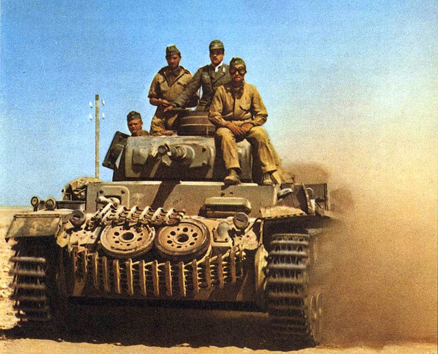 Ein deutscher Panzer des Afrikakorps (DAK), das von 1941 bis 1943 im Gebiet&nbsp;von Tunesien über Libyen bis Ägypten operierte.