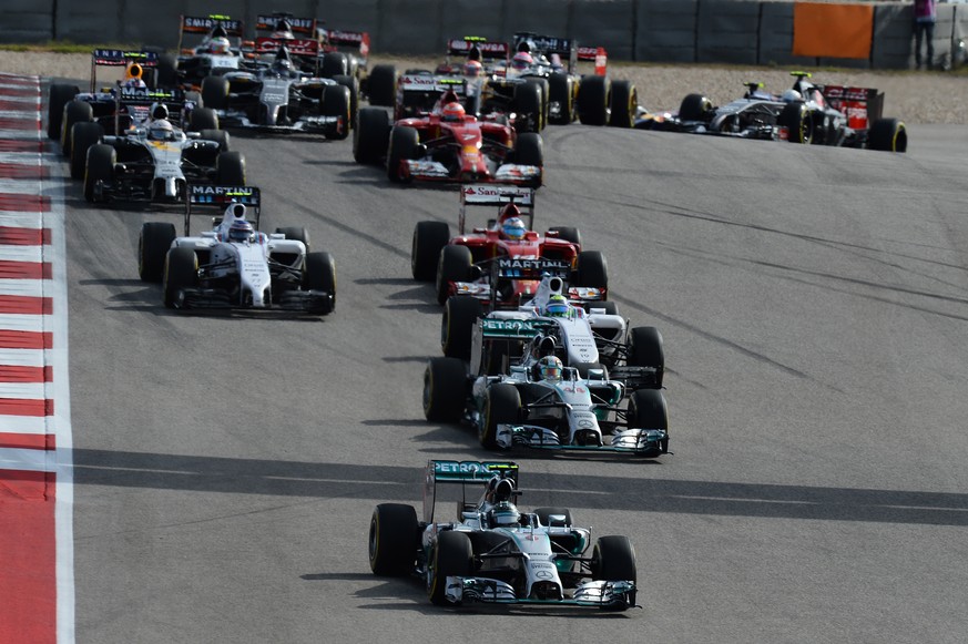 &nbsp;Nico Rosberg führt das Feld zu Beginn des Rennens an.