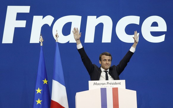 epaselect epa05924558 French presidential election candidate for the &#039;En Marche!&#039; (Onwards!) political movement, Emmanuel Macron celebrates after the first round of the French presidential e ...