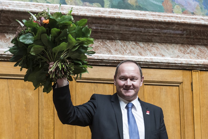 Juerg Stahl, SVP-ZH, soeben zum ersten Vizepraesidenten gewaehlt, freut sich ueber seine Wahl, zu Beginn der 50. Legislatur am ersten Tag der Wintersession der Eidgenoessischen Raete, am Montag, 30. N ...