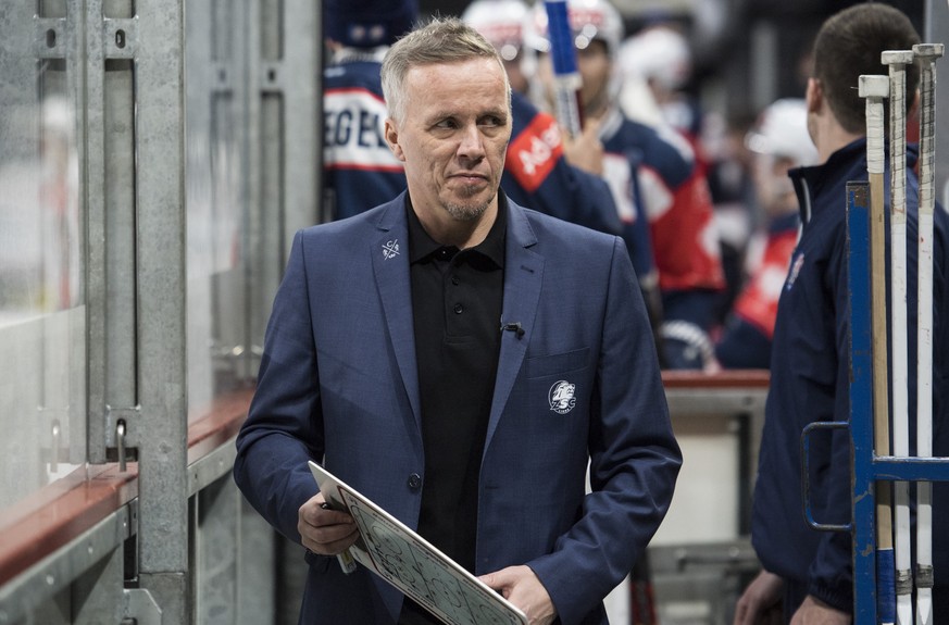 Zurich&#039;s Headcoach Hans Wallson reacts during the Champions Hockey League quarter final ice hockey match between Switzerland&#039;s ZSC Zurich and Sweden&#039;s Vaxjo Lakers, at the Hallenstadion ...