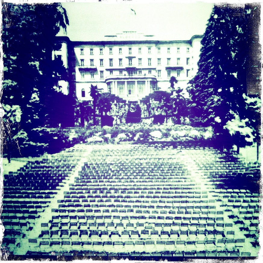 Glamour pur! Bis 1971 fanden die Open-Air-Vorstellungen nicht auf der Piazza Grande, sondern im Park des Grand Hotels von Locarno statt.&nbsp;