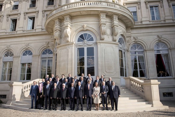 Die Aussenminister von mehr als 20 Ländern beim Quai d'Orsay in Paris.&nbsp;