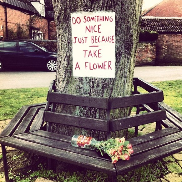 Wer auch immer diese Blumen gespendet hat, damit sich andere daran erfreuen können.&nbsp;