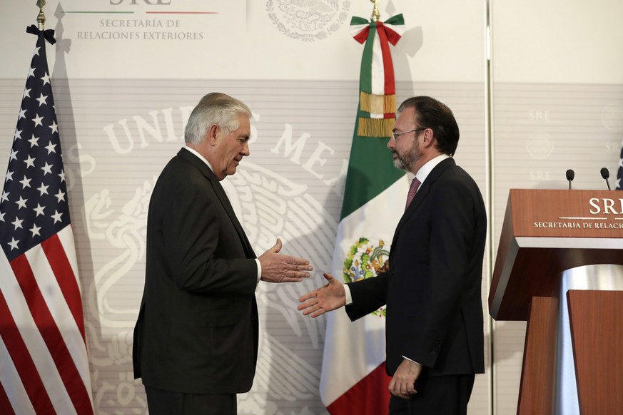 U.S. Secretary of State Rex Tillerson, left, shakes hands with Mexico&#039;s Foreign Relations Secretary Luis Videgaray after a joint statement to the press at the Foreign Affairs Ministry in Mexico C ...