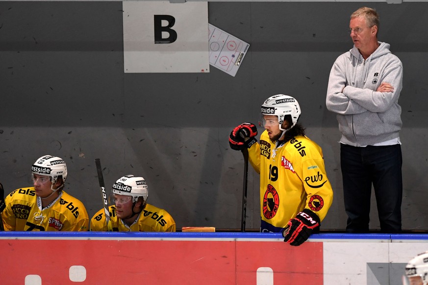 Bern&#039;s Head Coach Kari Jalonen, during the Swiss Ice Hockey Cup round of 32 game between HC Biasca Ticino Rockets and SC Bern, at the ice stadium in Biasca, Switzerland, Wednesday, September 28,  ...