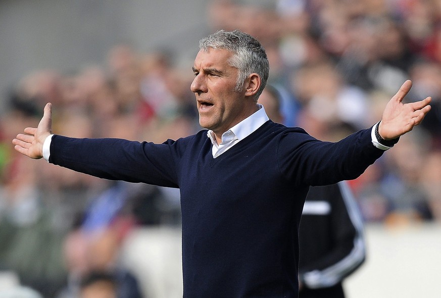 epa04402226 (FILE) A file picture dated 12 April 2014 of Hamburg&#039;s head coach Mirko Slomka during the German Bundesliga soccer match between Hanover 96 and SV Hamburg in Hanover, Germany. Mirko S ...