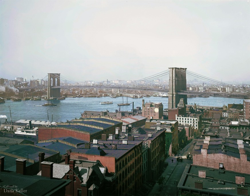 Die Brooklyn Bridge gehört zu den ältesten Hängebrücken der USA. Sie überspannt den East River und verbindet die Stadtteile Manhattan und Brooklyn miteinander.