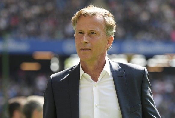 epa05977241 Wolfsburg’s head coach Andries Jonker prior to the German Bundesliga soccer match between Hamburg SV and VfL Wolfsburg in Hamburg, Germany, 20 May 2017. EPA/CLEMENS BILAN (EMBARGO CONDITIO ...