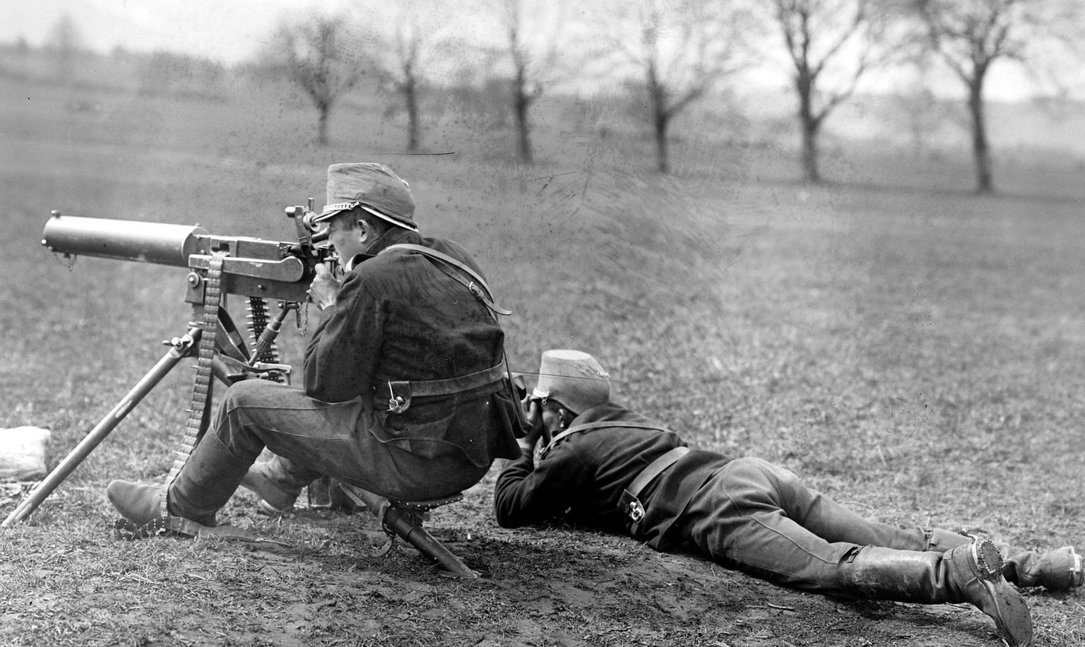 Auf dem Gebiet der Kriegstechnik kamen im Ersten Weltkrieg einige besonders todbringende Neuerungen zum Einsatz: das Maschinengewehr ...