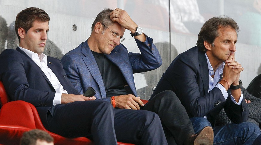 CEO Manuel Huber, Präsident Stephan Anliker und Vizepräsident Martin Keller auf der Tribüne des Letzigrund-Stadions