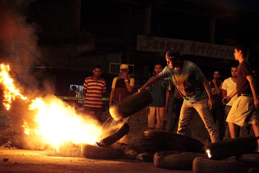 epa05905428 A group of people set barricades on fire during a protest against the government of Nicolas Maduro in Barquisimeto, Venezuela, 12 April 2017. According to media reports, the Venezuelan opp ...