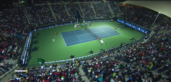Die linke Ecke ist etwas dunkler. Federer und Donskoi war's egal.