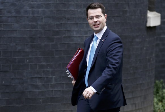 Britain&#039;s Secretary of State for Northern Ireland James Brokenshire arrives at 10 Downing Street for a cabinet meeting, in London, November 15, 2016. REUTERS/Peter Nicholls