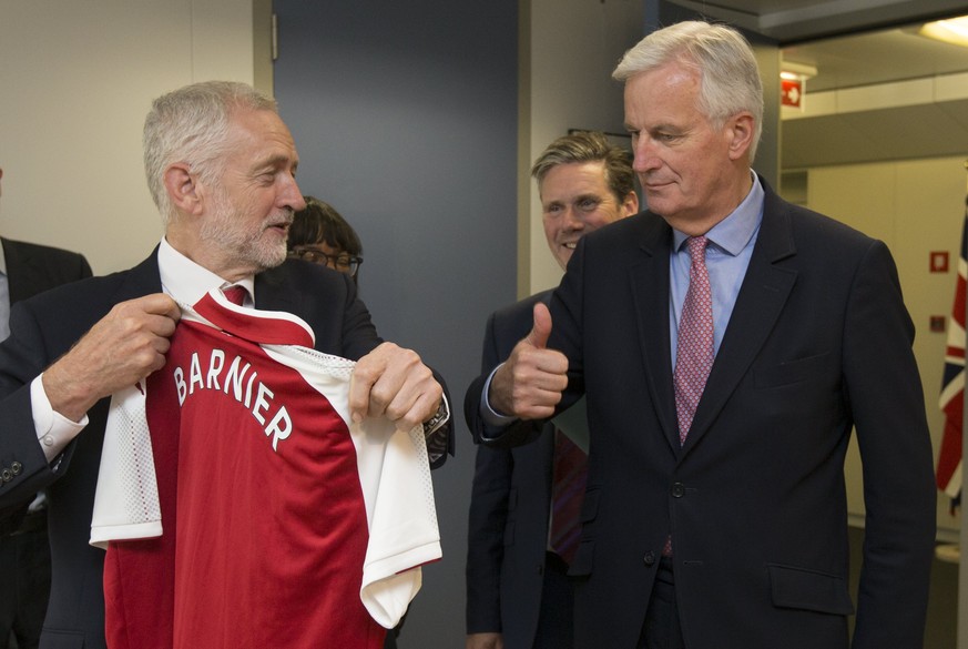 epa06084604 Michel Barnier (R), the European Chief Negotiator of the Task Force for the Preparation and Conduct of the Negotiations with the United Kingdom under Article 50, receives a jersey from Bri ...