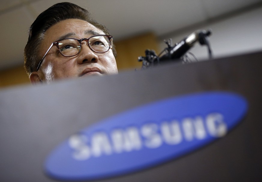 FILE - In this Sept. 2, 2016 file photo, Koh Dong-jin, president of Samsung Electronics&#039; mobile business, speaks at a news conference in Seoul. Samsung’s recall of 2.5 million Galaxy Note 7 phone ...