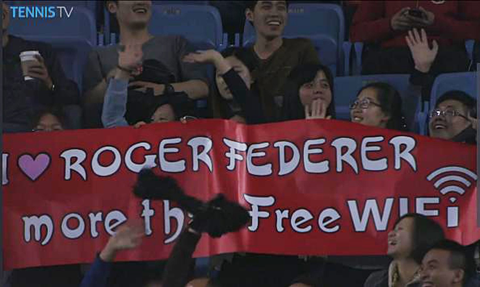 Chinesische Fans beim Federer-Spiel: Die Liebe muss wirklich endlos sein.
