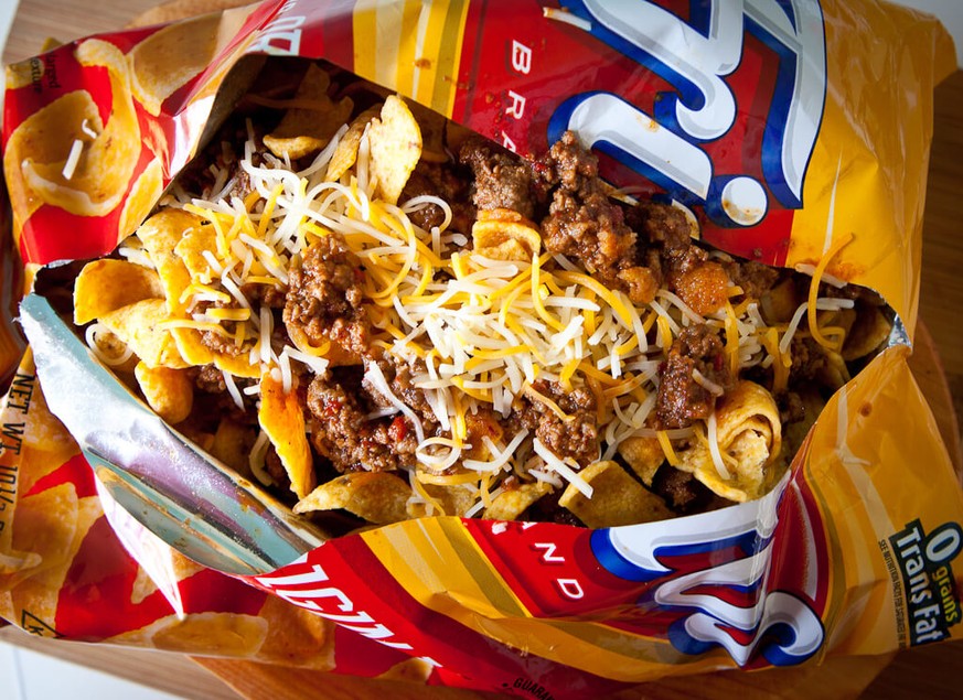 frito pie walking taco chili texas arizona USA tex mex essen food junk food trash food http://steamykitchen.com/20444-frito-pie-texas-chili-recipe.html