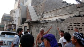 Das Haus wurde beim Beschuss der jemenitischen Hafenstadt Aden beschädigt.