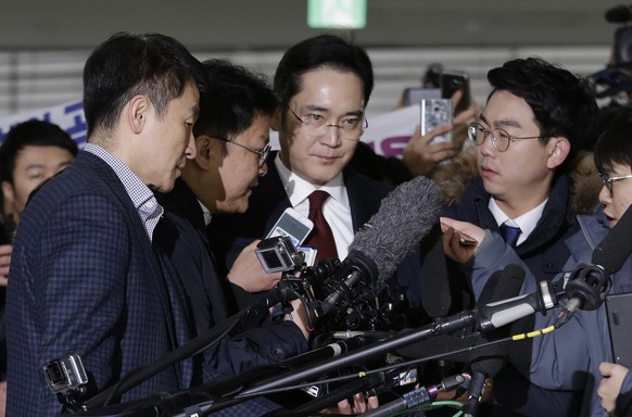 FILE - In this Jan. 12, 2017 fie photo, Lee Jae-yong, center, vice chairman of Samsung Electronics, arrives to be questioned as a suspect in bribery case in the massive influence-peddling scandal that ...