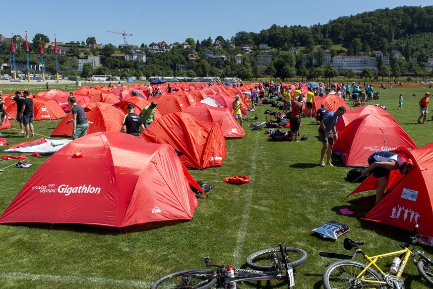 Für einige ebenfalls eine Herausforderung: sich im Zelt von den sportlichen Strapazen erholen.