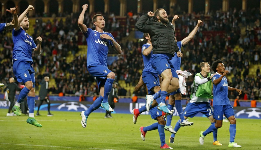 epa05942704 Juventus players celebrate after winning the UEFA Champions League semi final, first leg soccer match between AS Monaco and Juventus at Stade Louis II in Monaco, 03 May 2017. EPA/GUILLAUME ...